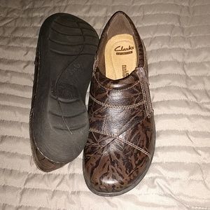 Clarks brown shoes, size 9, like new!